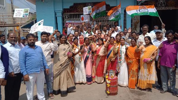 ಕೇಂದ್ರ ಸರ್ಕಾರದ ವಿರುದ್ಧ ಆಕ್ರೋಶ