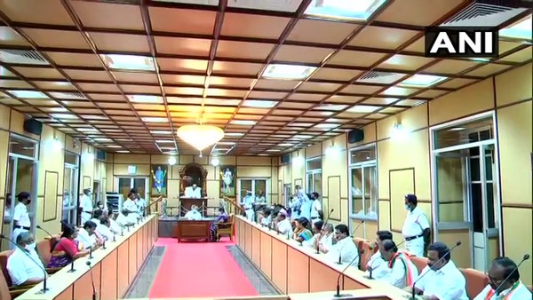 ಸಾರ್ವಜನಿಕ ಸಭೆ ಭಾಷಣ ಸಾರ್ವಜನಿಕ ಸಭೆ ಭಾಷಣ