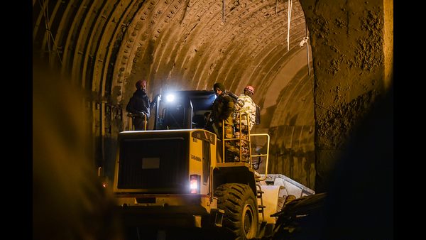  ಹಿಮಪ್ರವಾಹದಲ್ಲಿ ಮೃತಪಟ್ಟವರ ಸಂಖ್ಯೆ 32ಕ್ಕೆ ಏರಿಕೆ