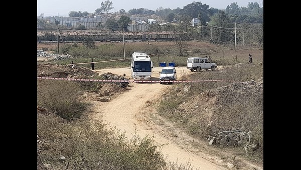 ಮುಂಬೈನಲ್ಲಿ ಸಿಕ್ಕಿಬಿದ್ದ ಶ್ರೀರಾಮುಲು