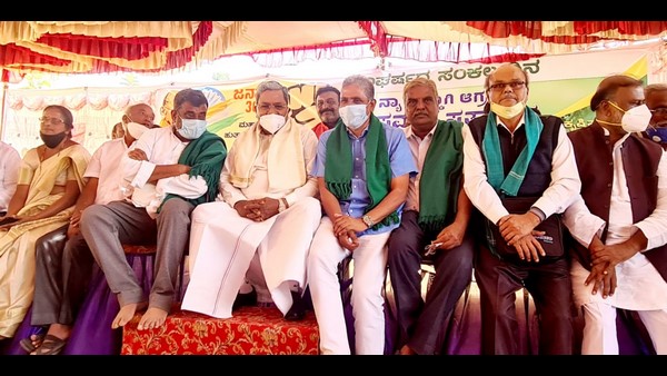 ಚರ್ಚೆ ನಡೆಸುವವರು ದೇಶದ್ರೋಹಿಗಳು