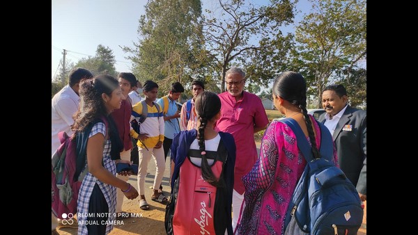ಶಾಲೆಗಳಿಗೆ ಖುದ್ದು ಭೇಟಿ