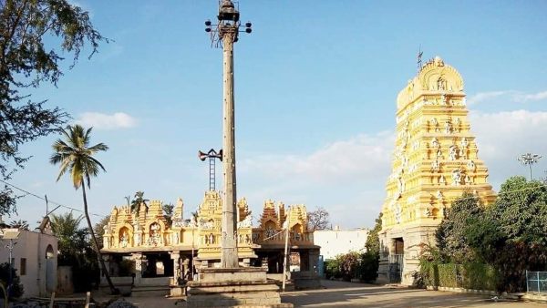 ಆಂಧ್ರದಿಂದ ತರಿಸಿದ ದೀಪಸ್ತಂಭ
