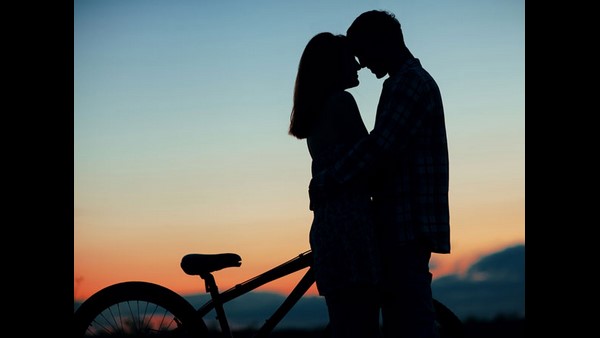 ನಾವು ಪ್ರೀತಿಗೆ ಗೌರವ ಕೊಡೋಣ ನಾವು ಪ್ರೀತಿಗೆ ಗೌರವ ಕೊಡೋಣ