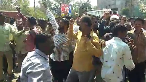 Belagavi: Ramesh Jarkiholi Fans Request Him To Take Back His Resignation, Stage Protest