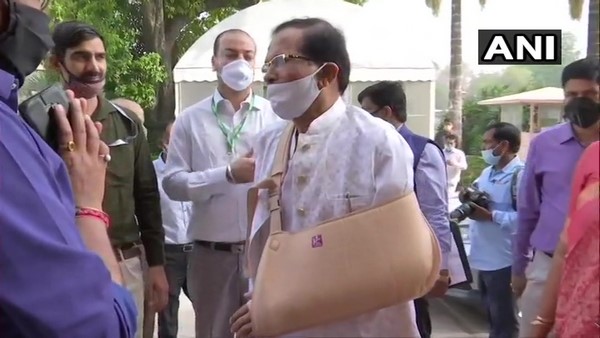 Union Minister Sripad Nayak Arrives In Parliament After Recovered From Accident Injuries Union Minister Sripad Nayak Arrives In Parliament After Recovered From Accident Injuries