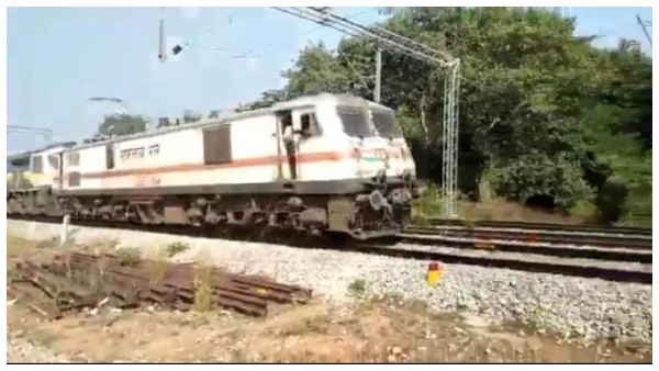 ಗಂಟೆಗೆ 110 ಕಿ.ಮೀ. ವೇಗದಲ್ಲಿ ಲೋಕೋ ಓಡಾಟ