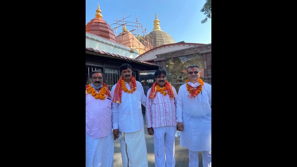 ರಮೇಶ್ ಜಾರಕಿಹೊಳಿ ದೈವ ಭಕ್ತರು