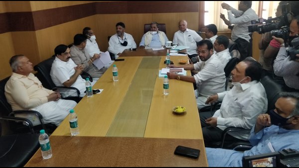 ವಿಧಾನಸಭೆಯಲ್ಲಿ ಭಿತ್ತಿಪತ್ರ ಪ್ರದರ್ಶನ? ವಿಧಾನಸಭೆಯಲ್ಲಿ ಭಿತ್ತಿಪತ್ರ ಪ್ರದರ್ಶನ?