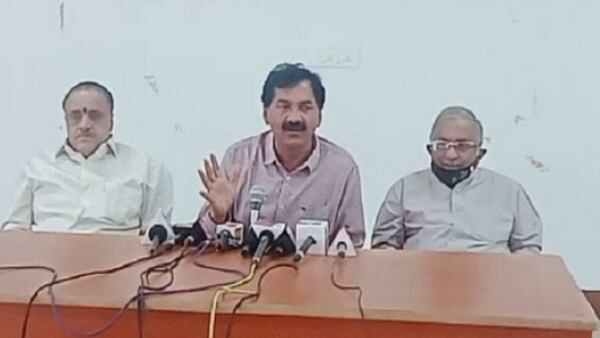 ಯೋಗೇಶ್ವರ್ ಬಳಿಯೇ ಸಿಡಿಗಳು ಇವೆ ಯೋಗೇಶ್ವರ್ ಬಳಿಯೇ ಸಿಡಿಗಳು ಇವೆ