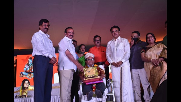 Sadananda Gowda wishes DCM Dr. CN Aswath Narayana would become the Chief Minister soon Sadananda Gowda wishes DCM Dr. CN Aswath Narayana would become the Chief Minister soon