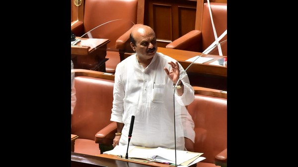 ಒಂದು ಕಡೆ ನಿಲ್ಲುತ್ತಿಲ್ಲ ಸಂತ್ರಸ್ತ ಯುವತಿ!