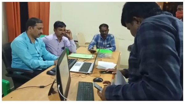  Chitradurga: ACB Raid On Challakere Taluk Panchayat EO Residence; Rs 6 Lakh Cash Siezed
