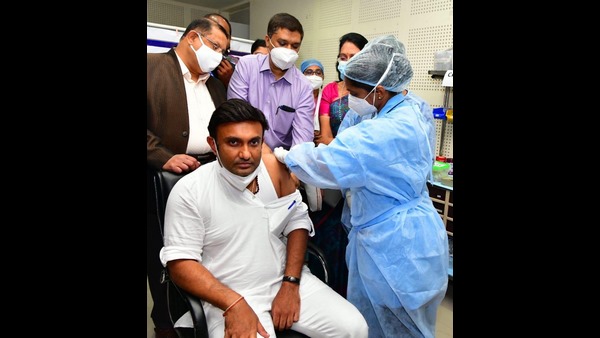 ಕೋವಿಡ್ ಲಸಿಕೆ ಪಡೆದುಕೊಳ್ಳುವುದು ಕಡ್ಡಾಯ 