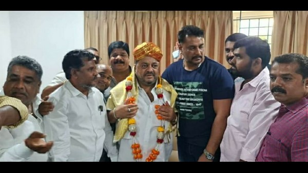 Davanagere: Darshan Gifts Special Horse Jeen To Former MLA SS Mallikarjuna