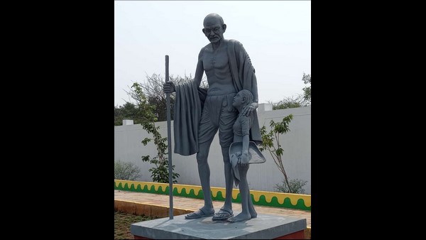 ಹಸಿರು ಹೊದಿಕೆಯ ಭವ್ಯ ಉದ್ಯಾನವನ