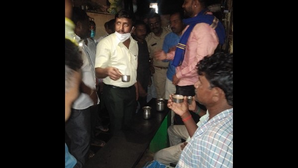 ಚಹಾ ಅಂಗಡಿಗಳನ್ನು ಬಂದ್ ಮಾಡುವ ಪರಿಪಾಟಲು