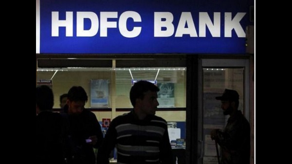 ಲಾಕ್ ಡೌನ್ ನಲ್ಲೂ ಬ್ಯಾಂಕ್ ಉದ್ಯೋಗಿಗಳಿಂದ ಸೇವೆ 