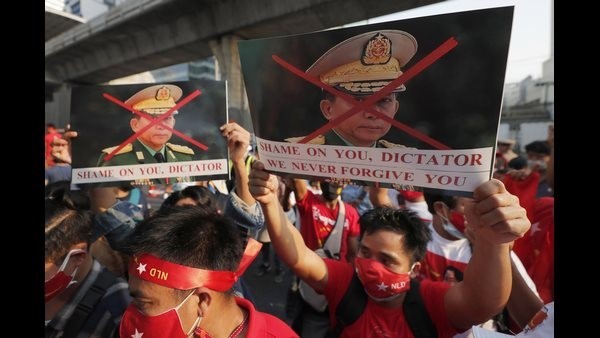 ಪೊಲೀಸರನ್ನು ವಾಪಸ್ ಕಳಿಸಿ..! ಪೊಲೀಸರನ್ನು ವಾಪಸ್ ಕಳಿಸಿ..!