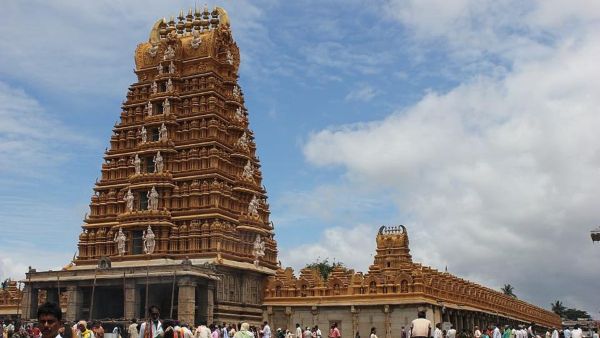 ಶ್ರೀಕಂಠನಿಗೆ ಹರಕೆ ತೀರಿಸುವ ಭಕ್ತರು