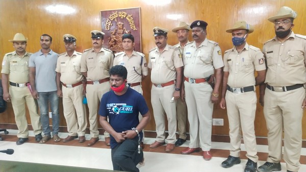 Uttara Kannada Police Arrested A Man Who Defrauded 130 Customers