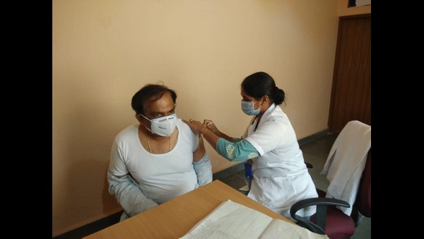 Ramanagara DC MS Archana Drives To 3rd Phase Of Covid-19 Vaccination In The District