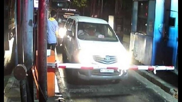 ಕಾರಿನಲ್ಲಿದ್ದ ವ್ಯಕ್ತಿ ಸಚಿನ್ ವಾಜೆ