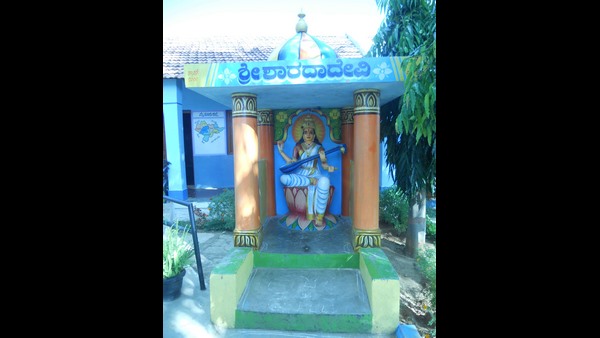ಗ್ರಾಮದ ಆರಾಧ್ಯದೈವ ಬಸವೇಶ್ವರ