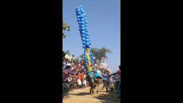 ರಾಜ್ಯಾದ್ಯಂತ ಇದ್ದಾರೆ ಅಭಿಮಾನಿಗಳು ರಾಜ್ಯಾದ್ಯಂತ ಇದ್ದಾರೆ ಅಭಿಮಾನಿಗಳು