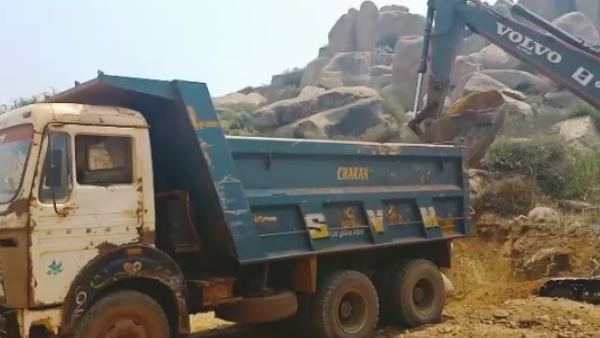 ಕೋಟೆ ಗೋಡೆ ಧ್ವಂಸ