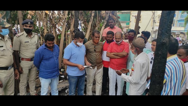 MP Pratap Simha Visits Syed Isaaq Public Library after tragic incident
