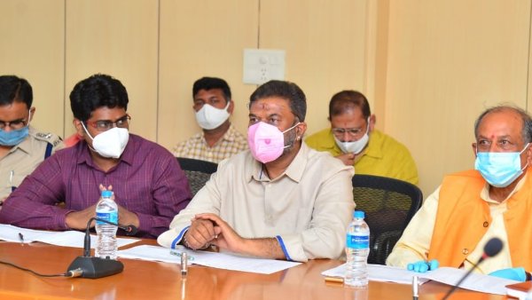 ಗಡಿ ಭಾಗದಲ್ಲಿ ಕಟ್ಟೆಚ್ಚರ ವಹಿಸಿ 