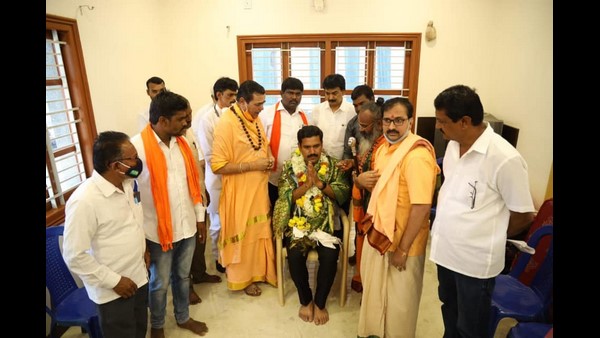  ಗೋಣಿ ಚೀಲದಲ್ಲಿ ಹಣ ತುಂಬಿಕೊಂಡು ಮಸ್ಕಿಗೆ ಬಂದಿದ್ದಾರೆ