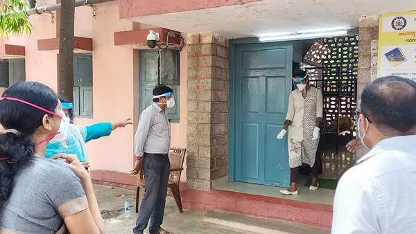 Mandya DC C.Ashwati Visited The Covid Care Centers Mandya DC C.Ashwati Visited The Covid Care Centers