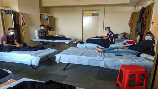 ಕುಟುಂಬದ ಸದಸ್ಯರೊಬ್ಬರಿಗೆ ಕೊರೊನಾ ಪಾಸಿಟಿವ್? ಕುಟುಂಬದ ಸದಸ್ಯರೊಬ್ಬರಿಗೆ ಕೊರೊನಾ ಪಾಸಿಟಿವ್?