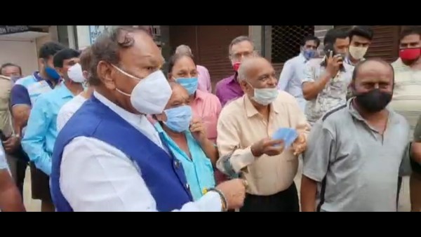 KS Eshwarappa ask Merchants to follow Covid norms and wear Norms 