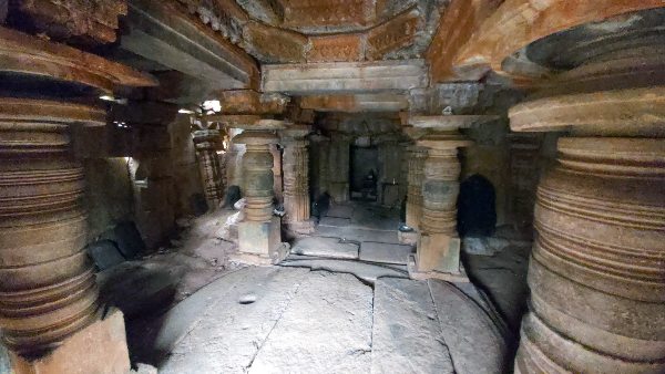 ನಿರ್ಲಕ್ಷ್ಯಕ್ಕೆ ಒಳಗಾದ ದೇವಾಲಯ