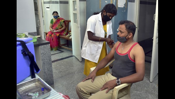 ಕೊವಿಶೀಲ್ಡ್ ಮತ್ತು ಕೊವ್ಯಾಕ್ಸಿನ್ ಲಸಿಕೆ ವಿತರಣೆ ಕೊವಿಶೀಲ್ಡ್ ಮತ್ತು ಕೊವ್ಯಾಕ್ಸಿನ್ ಲಸಿಕೆ ವಿತರಣೆ