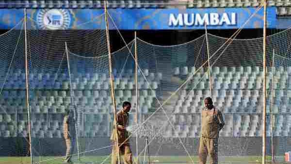 ಮುಂಬೈನಲ್ಲಿ 10 ಪಂದ್ಯಗಳು ಮುಂಬೈನಲ್ಲಿ 10 ಪಂದ್ಯಗಳು