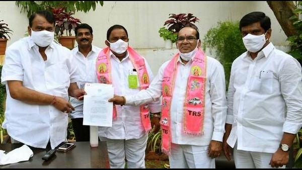 ಇಬ್ಬರು ಟಿಡಿಪಿ ಶಾಸಕರ ರಾಜೀನಾಮೆ ಇಬ್ಬರು ಟಿಡಿಪಿ ಶಾಸಕರ ರಾಜೀನಾಮೆ