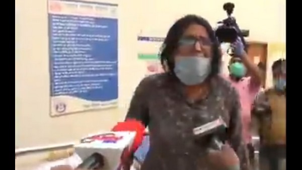 ಗಂಟೆಗಟ್ಟಲೇ ವೈದ್ಯರಿಗಾಗಿ ಎದುರು ನೋಡಿದ ಮಗಳು ಗಂಟೆಗಟ್ಟಲೇ ವೈದ್ಯರಿಗಾಗಿ ಎದುರು ನೋಡಿದ ಮಗಳು