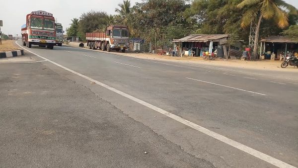 ಕಂಪನಿ ಇರುವಲ್ಲಿ ಸರ್ವಿಸ್ ರಸ್ತೆ 
