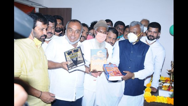 Minister ST Somashekhar Has Rs 25 Thousand Personally Funded To Syed Isaaq