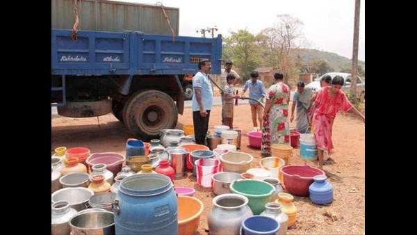 ಟ್ಯಾಂಕರ್ ನೀರನ್ನು ನಂಬಲು ಸಾಧ್ಯವಿಲ್ಲ ಟ್ಯಾಂಕರ್ ನೀರನ್ನು ನಂಬಲು ಸಾಧ್ಯವಿಲ್ಲ