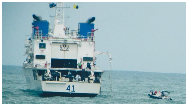 ಕಾರ್ಮಿಕರ ರಕ್ಷಣೆಗೆ ಬಂದ ನೇವಿ ಹೆಲಿಕಾಪ್ಟರ್