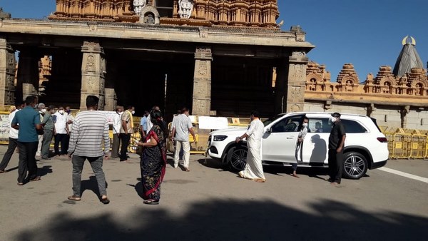 Mysuru: CM Yediyurappa Son BY Vijayendra Violating Lockdown Rule Mysuru: CM Yediyurappa Son BY Vijayendra Violating Lockdown Rule