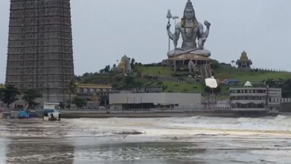 ಅಲೆಗಳ ಹೊಡೆತಕ್ಕೆ ಸಮುದ್ರಕ್ಕೆ ಅಲೆಗಳ ಹೊಡೆತಕ್ಕೆ ಸಮುದ್ರಕ್ಕೆ