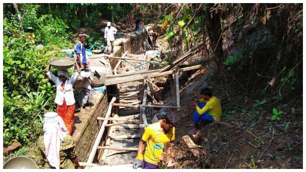 Lock Down Farmer Arrange Temporary Shelters For Labours 