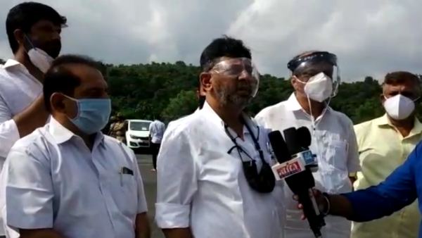 KPCC President DK Shivakumar Visits To Dharmasthala With Family