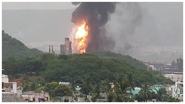 Major fire breaks out at HPCL Oil Refinery unit in Visakhapatnam Major fire breaks out at HPCL Oil Refinery unit in Visakhapatnam